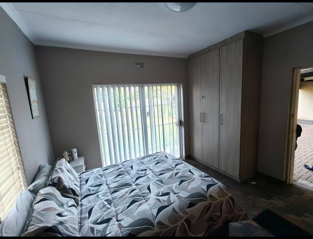 4 BEDROOM FREEHOLD FOR SALE IN OOS EINDE
